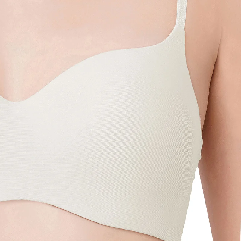 Basic Mold Padded  Non Wired 3/4Th Cup Everyday Wear Seamless T-Shirt Bra - Cream