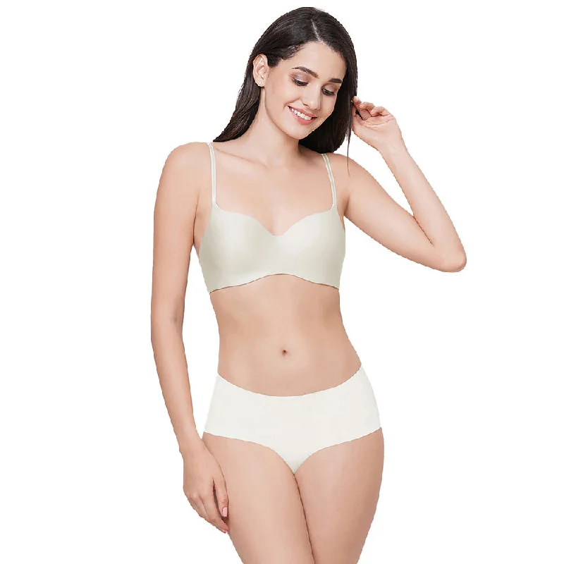 Basic Mold Padded  Non Wired 3/4Th Cup Everyday Wear Seamless T-Shirt Bra - Cream